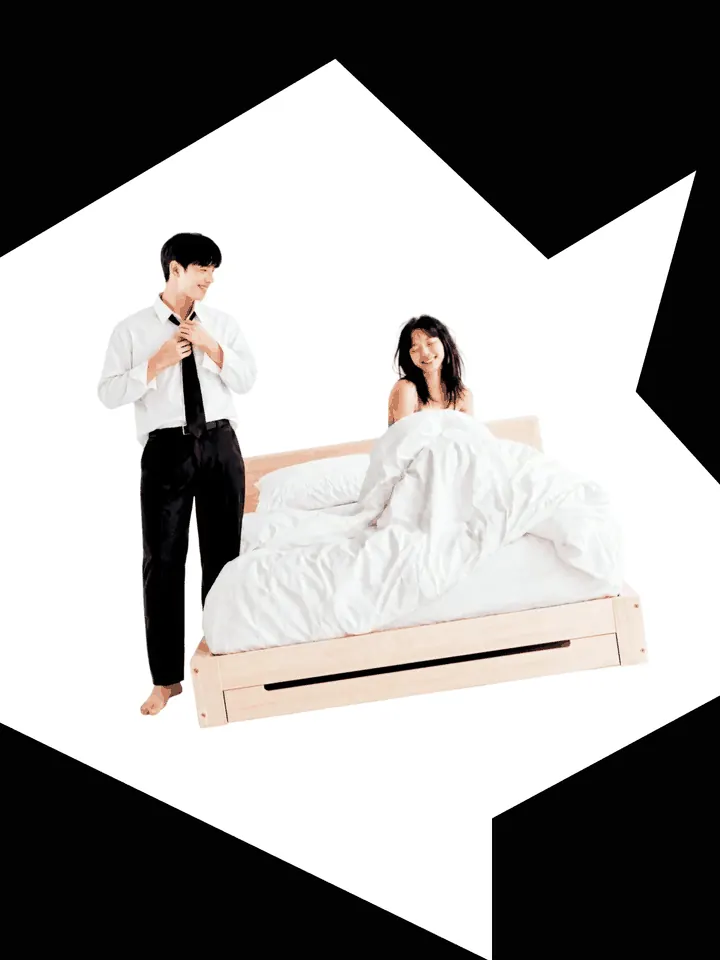 QUIET HOUR — 대담한 검은 기하학 여백으로 둘러싸인 침실 장면